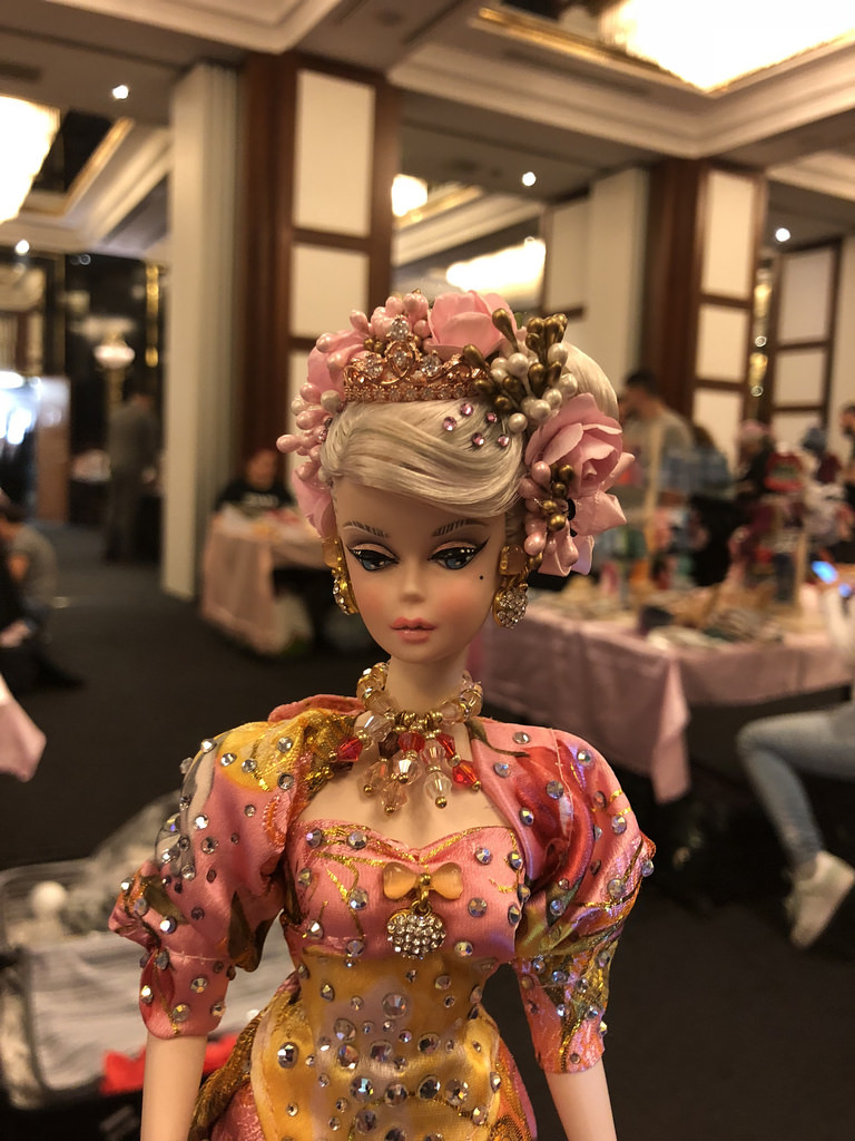 Orange Facted Teardrop Earrings for Barbie doll 